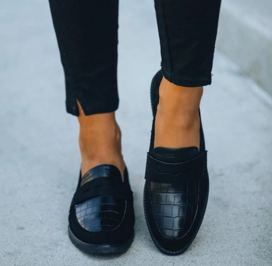 Elegant Women's Black Leather Loafers - Classic Style, Year-Round Comfort