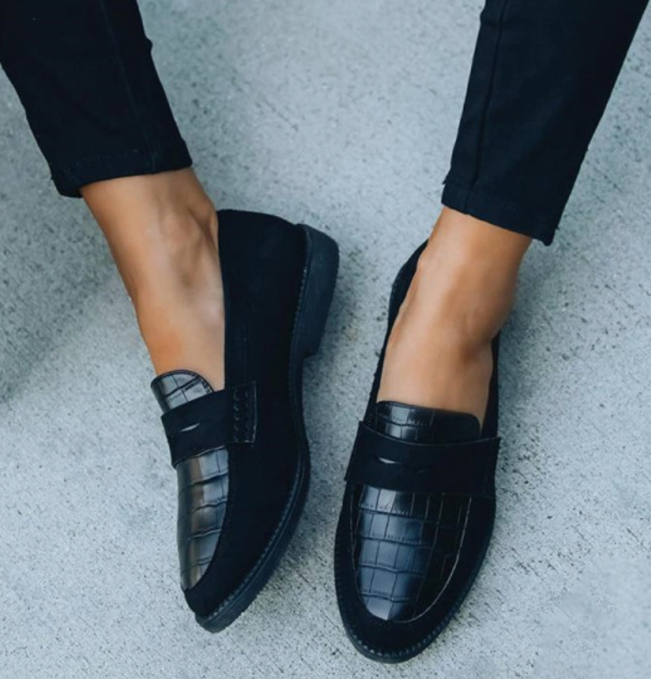 Elegant Women's Black Leather Loafers - Classic Style, Year-Round Comfort